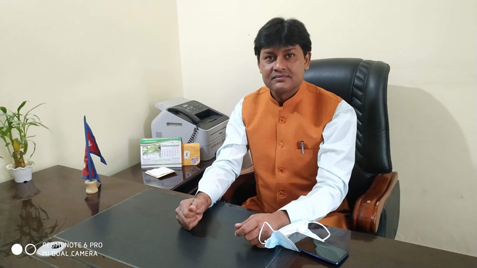 प्रधानमन्त्री ओलीले नेपालमा जर्मनीका शासक हिटलरको झझ्ल्को दियोः नेता यादव